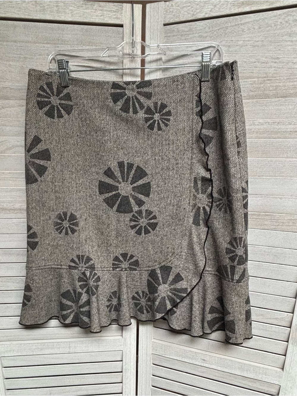IDEOLOGY Wool Blend Herringbone
Floral Ruffle Skirt Size 12